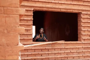 Công trình sử dụng gạch làm từ đất đỏ ở Senegal