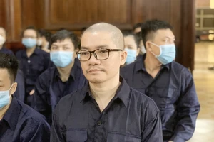 Bị cáo Nguyễn Thái Luyện tại tòa. Ảnh: CHÍ THẠCH 