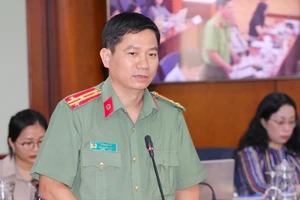 Thượng tá Lê Mạnh Hà, Phó Phòng Tham mưu, Công an TPHCM, trả lời tại họp báo. Ảnh: THẢO LÊ