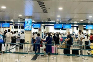 Sân bay Tân Sơn Nhất thường xuyên quá tải vào các dịp cao điểm