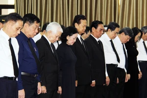 Lãnh đạo Đảng và Nhà nước viếng lễ tang đồng chí Lê Phước Thọ