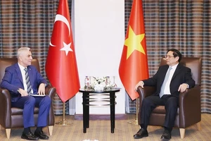Thủ tướng Chính phủ Phạm Minh Chính tiếp Bộ trưởng Thương mại Thổ Nhĩ Kỳ Omer Bolat 