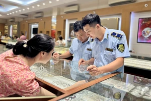 Đồng loạt kiểm tra 3 tiệm vàng tại Hà Nội 