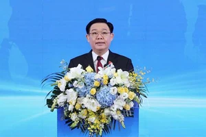 Chủ tịch Quốc hội Vương Đình Huệ phát biểu tại Diễn đàn Chính sách, pháp luật thúc đẩy hợp tác đầu tư thương mại Việt Nam - Trung Quốc. Ảnh: TTXVN