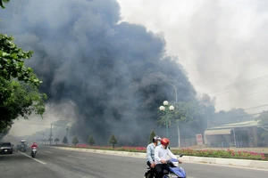 Cháy lớn tại TP Vũng Tàu, nhiều căn nhà bị trùm trong khói lửa
