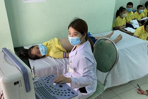 Học sinh Trường Tiểu học Lê Lợi nghi bị ngộ độc thực phẩm phải nhập viện cấp cứu