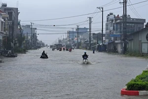 Nhiều tuyến đường ở Bà Rịa - Vũng Tàu ngập nặng sau cơn mưa dài 3 tiếng