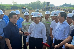 Chủ tịch Quốc hội Vương Đình Huệ khảo sát dự án cao tốc Biên Hòa - Vũng Tàu giai đoạn 1 đoạn qua tỉnh Bà Rịa - Vũng Tàu