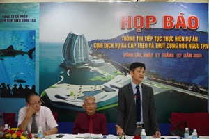 Đại diện Công ty cổ phần Du lịch cáp treo Vũng Tàu cung cấp thông tin về dự án thủy cung ở Vũng Tàu