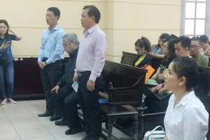 Phiên tòa xét xử vụ kiện “Tranh chấp hợp đồng hợp tác” giữa nguyên đơn là diễn viên Phạm Thị Ngọc Trinh đối với bị đơn là Nhà hát Kịch TPHCM 