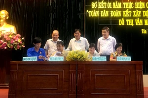 Ủy ban MTTQ Việt Nam quận Tân Phú và các tổ chức thành viên của quận ký kết chương trình phối hợp