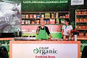 Chuyên gia ẩm thực Nguyễn Dzoãn Cẩm Vân chia sẻ về những lợi ích mà sản phẩm hữu cơ Co.op Organic mang lại