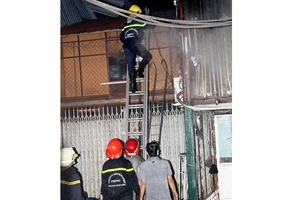 Cảnh sát PCCC TPHCM kịp thời dập tắt đám cháy tại cơ sở sản xuất ống nhựa tại quận Tân Phú, TPHCM