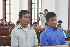 Hai bị cáo Thượng và Giang tại tòa​