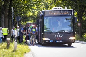 Tấn công bằng dao trên xe buýt ở Đức
