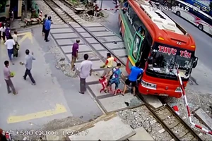 Hiện trường vụ tai nạn (Ảnh cắt từ clip)