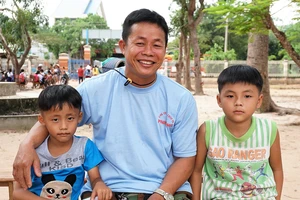 Niềm vui đến trường ở xóm Việt kiều