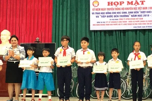 Vedan Việt Nam trao học bổng cho hơn 200 HS-SV “Vượt khó học tập”, “Tiếp sức đến trường”