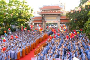 本市永严寺举行佛诞庆典。