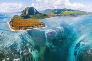 毛里求斯海底瀑布。