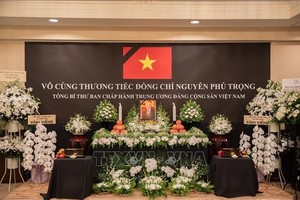 越南驻日本大使馆举行阮富仲总书记吊唁仪式并设吊唁簿。（图：越通社）
