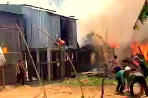 An Giang: Hỏa hoạn thiêu rụi 10 căn nhà của người dân
