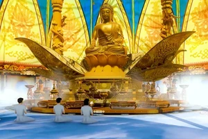 Xây tượng Phật tại Tân Huê Viên có phải xin phép?
