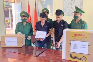 Bắt 2 đối tượng vận chuyển 40kg ma túy đá từ Campuchia về Việt Nam