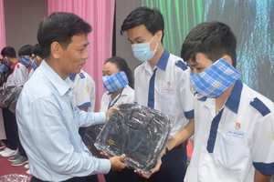 Sóc Trăng trao 406 học bổng Lương Định Của cho học sinh, sinh viên nghèo