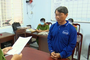 Đối tượng Nguyễn Thành Long vừa bị khởi tố, bắt tạm giam. Ảnh: NGHIÊM TÚC