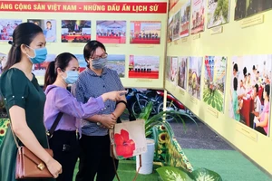 Triển lãm ảnh “Đảng Cộng sản Việt Nam – Những dấu ấn lịch sử”