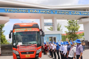 Hơn 600 cán bộ, sinh viên Trường Đại học Y Dược Cần Thơ lên đường hỗ trợ Kiên Giang