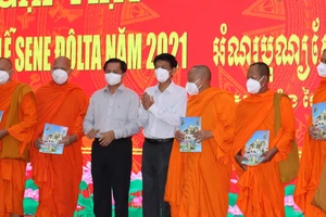 Sóc Trăng họp mặt mừng lễ Sene Dolta của đồng bào Khmer