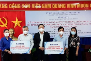 Cần Thơ tiếp nhận hỗ trợ vật tư y tế từ Nhật Bản và Hàn Quốc