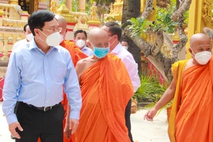 Phó Thủ tướng Thường trực Phạm Bình Minh chúc Tết Chôl Chnăm Thmây tại Sóc Trăng
