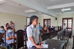 Ông Châu Lê Anh Hào, Phóng viên Báo Pháp Luật TPHCM là nguyên đơn trong vụ án