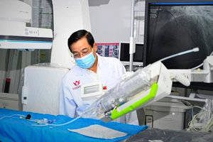 Đưa vào sử dụng robot can thiệp mạch máu đầu tiên tại Đông Nam Á