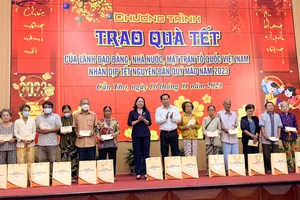 Phó Chủ tịch nước Võ Thị Ánh Xuân thăm, tặng quà tết tại Cần Thơ