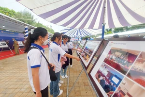 Khai mạc tuần lễ trưng bày ảnh “Luật gia Việt Nam với biển đảo quê hương”