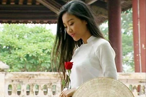 Đoan Trang dịu dàng với tà áo dài trắng trong MV