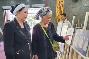 Đồng nghiệp xúc động tại lễ tang của đạo diễn Lê Văn Duy
