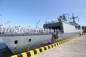 Tàu khu trục tên lửa ROKS Kang Gam Chan (DDH-979) ghé cảng Tiên Sa, thăm chính thức Đà Nẵng 