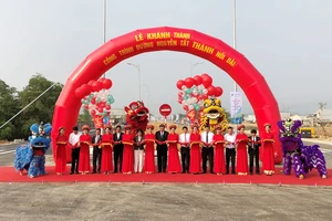 Lãnh đạo TP Đà Nẵng cắt băng khánh thành đường Nguyễn Tất Thành nối dài, mở rộng cửa ngõ phía Bắc 