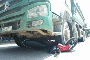 Đà Nẵng: Lại chết thảm dưới bánh xe ben 