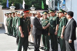 Thủ tướng Nguyễn Xuân Phúc thăm, chúc tết lực lượng vũ trang TP Đà Nẵng