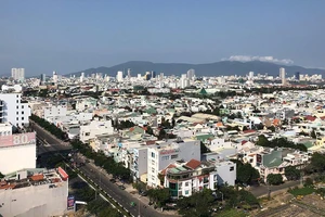 Trong quá trình quy hoạch phát triển đô thị, hàng chục ngàn hộ dân TP Đà Nẵng bị ảnh hưởng đền bù, giải tỏa