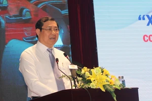 Ông Huỳnh Đức Thơ, chủ ịch UBND TP Đà Nẵng bày tỏ sự ủng hộ, biết ơn đối với những đóng góp các địa phương về vấn đề xây dựng thành phố môi trường