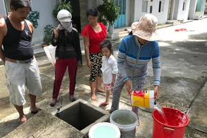 Nhiều ngày qua, người dân Đà Nẵng khó khăn vì thiếu nước