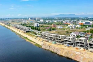 UBND TP Đà Nẵng yêu cầu các cơ quan chức năng đình chỉ thi công, thu hồi giấy phép xây dựng 36 căn biệt thự của Đất Xanh Miền Trung