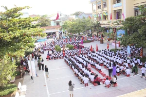 Gần 60.000 học sinh Quảng Trị tham gia lễ khai giảng muộn